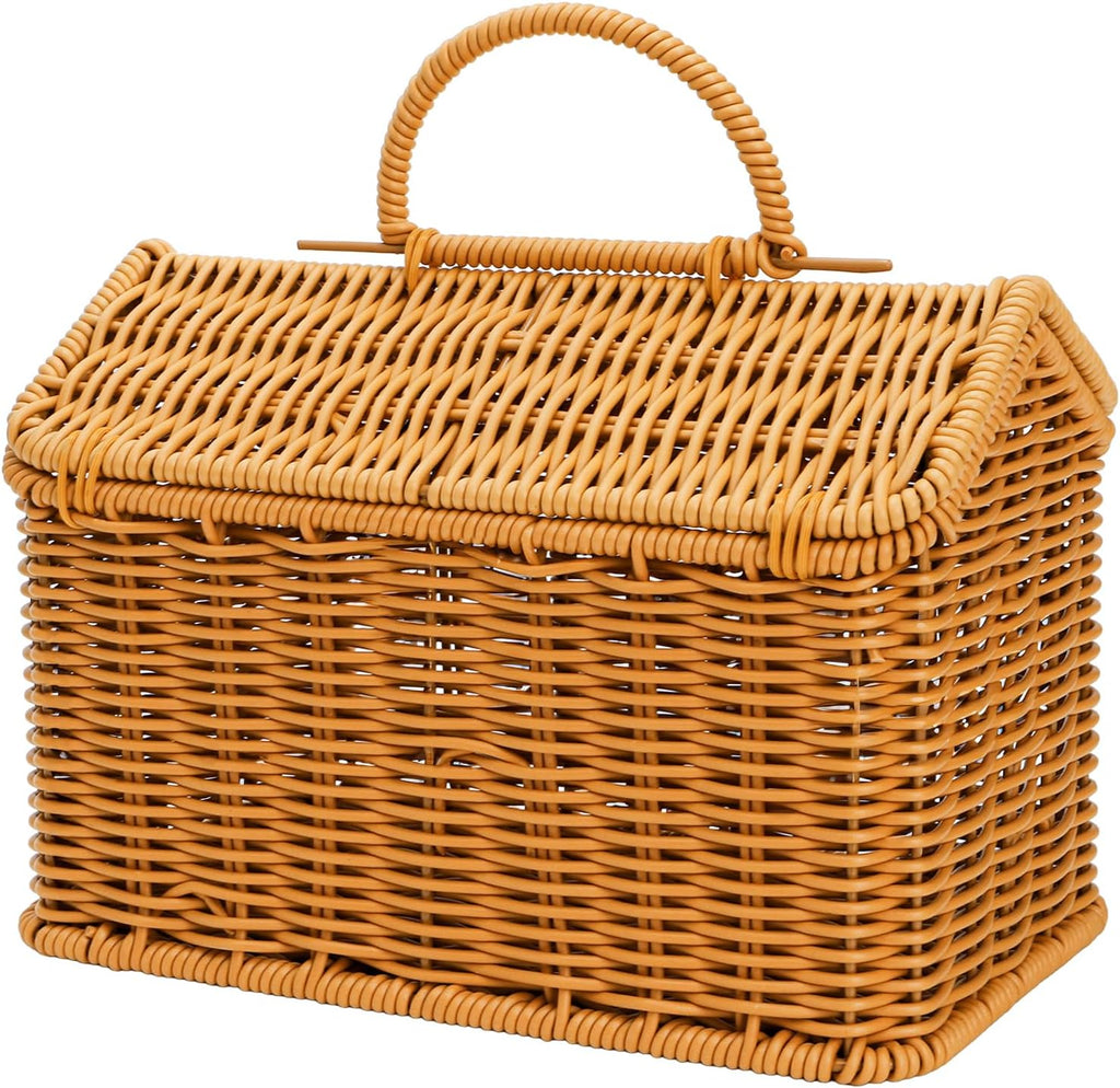Cesta peque�a de rat�n con forma de casa y tapa